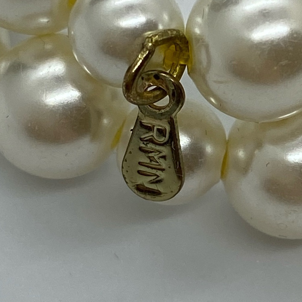 Faux pearl two strand stretch bracelet - Picture 4 of 7